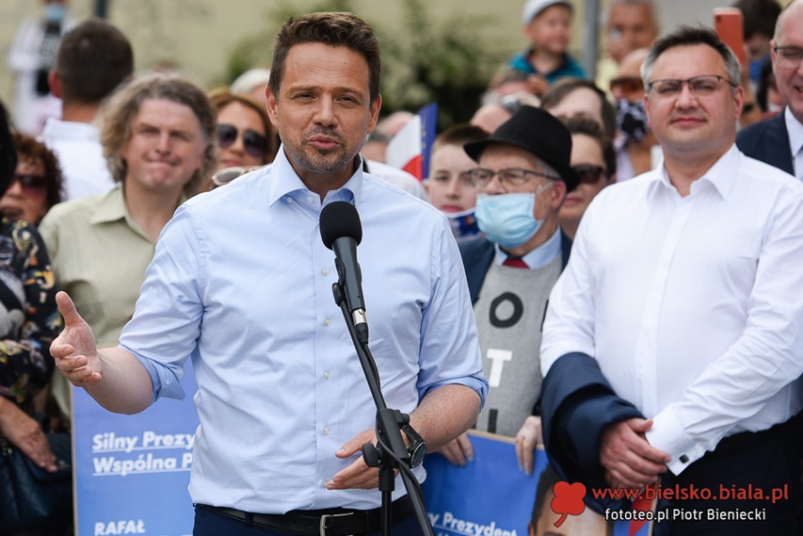 Trzaskowski porywa! Takich tłumów dawno nikt tu nie widział ZDJĘCIA
