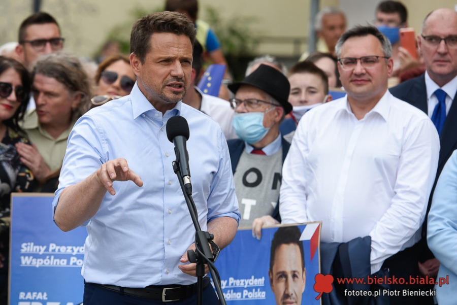 Trzaskowski porywa! Takich tłumów dawno nikt tu nie widział ZDJĘCIA