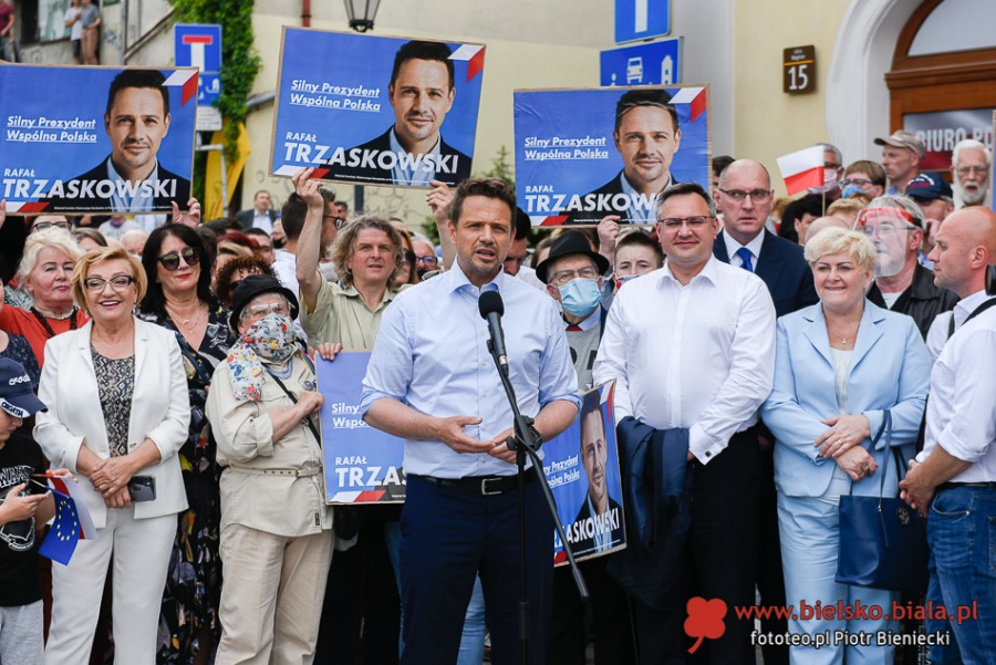 Trzaskowski porywa! Takich tłumów dawno nikt tu nie widział ZDJĘCIA
