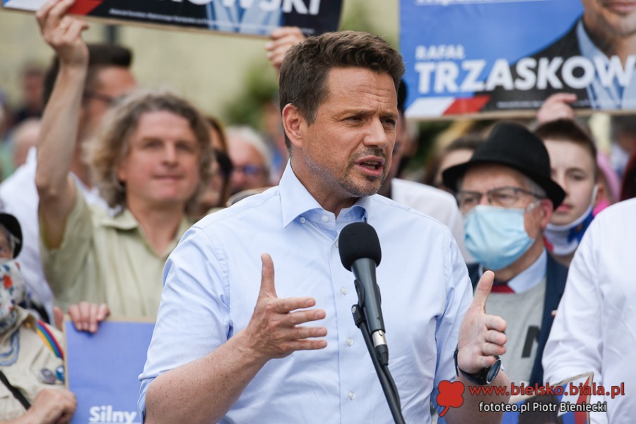Trzaskowski porywa! Takich tłumów dawno nikt tu nie widział ZDJĘCIA