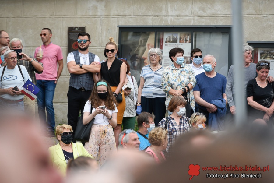 Trzaskowski porywa! Takich tłumów dawno nikt tu nie widział ZDJĘCIA