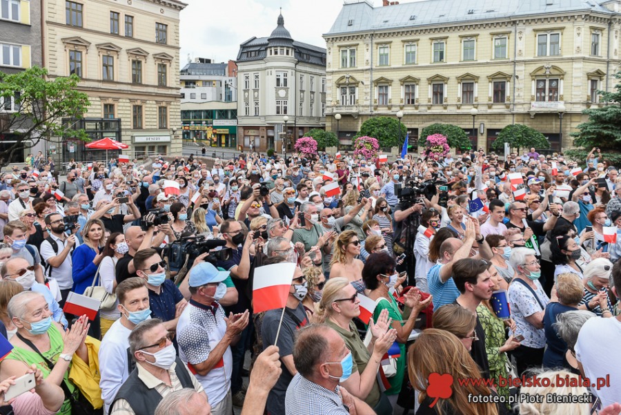 Trzaskowski porywa! Takich tłumów dawno nikt tu nie widział ZDJĘCIA