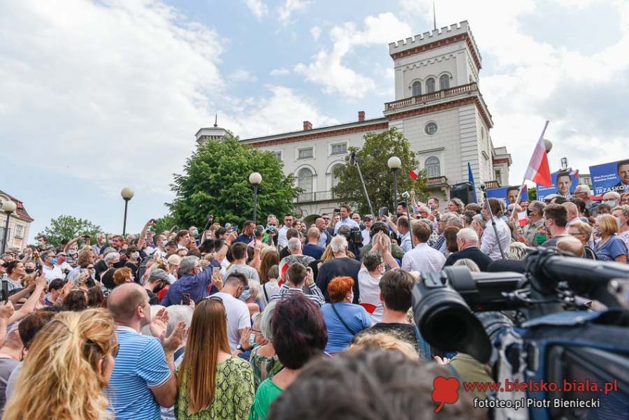 Trzaskowski porywa! Takich tłumów dawno nikt tu nie widział ZDJĘCIA
