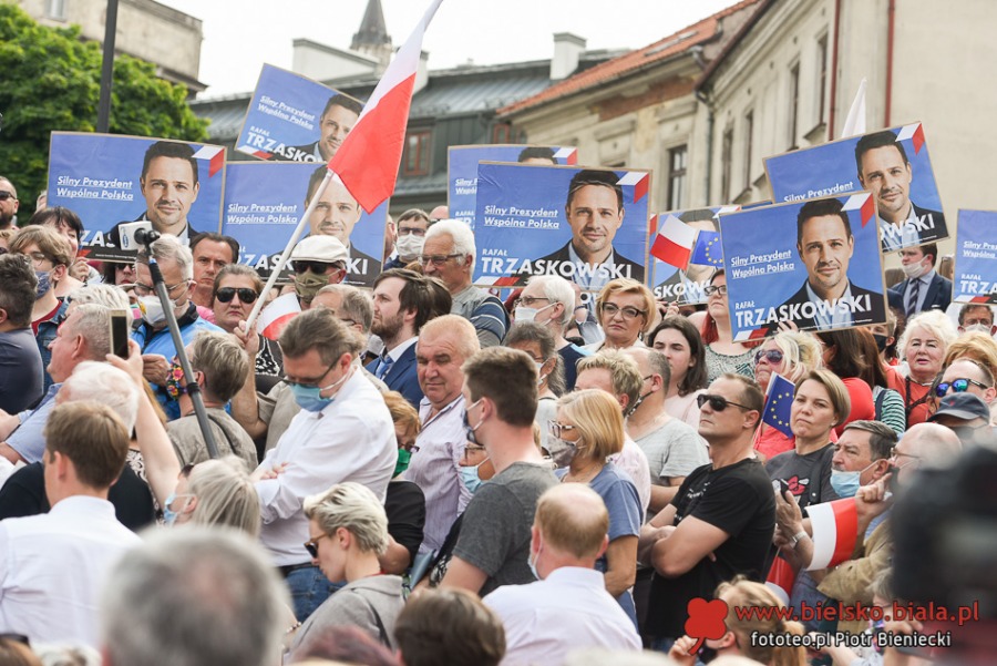 Trzaskowski porywa! Takich tłumów dawno nikt tu nie widział ZDJĘCIA