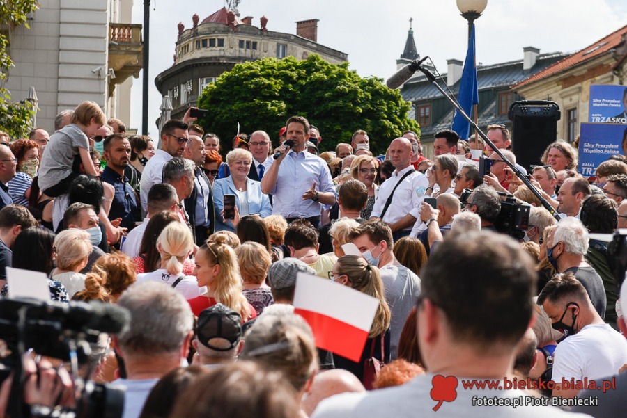 Trzaskowski porywa! Takich tłumów dawno nikt tu nie widział ZDJĘCIA