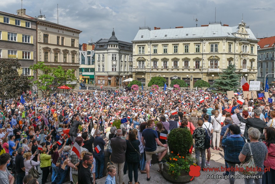 Trzaskowski porywa! Takich tłumów dawno nikt tu nie widział ZDJĘCIA