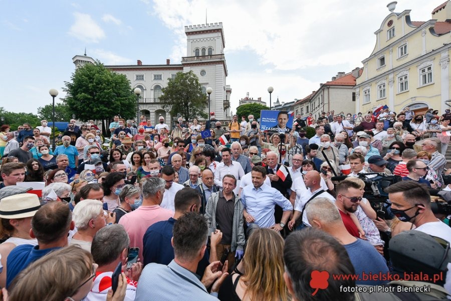 Trzaskowski porywa! Takich tłumów dawno nikt tu nie widział ZDJĘCIA