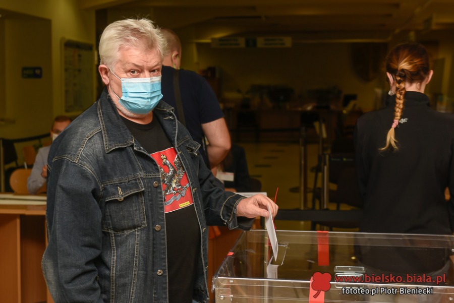 W Bielsku-Białej kolejek nie ma, ale frekwencja wyższa niż w I turze - foto