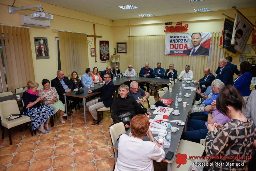 Rafał Trzaskowski wygrał w Bielsku-Białej. Radość i smutek w sztabach ZDJĘCIA