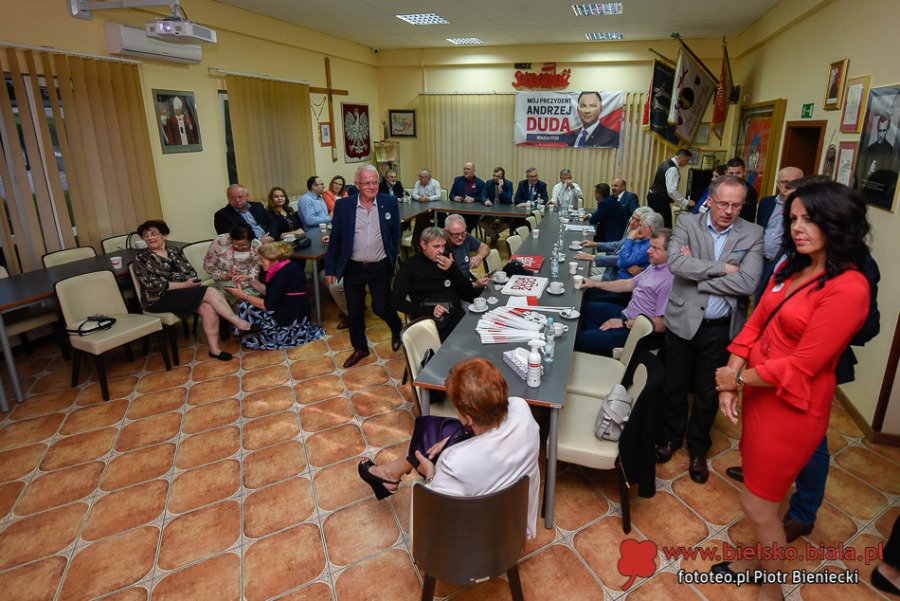 Rafał Trzaskowski wygrał w Bielsku-Białej. Radość i smutek w sztabach ZDJĘCIA