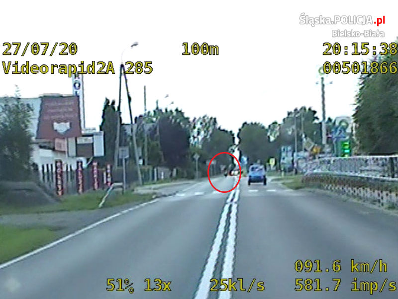 Ryzykowna ucieczka motocyklisty. Policja zaprzestała pościgu - foto