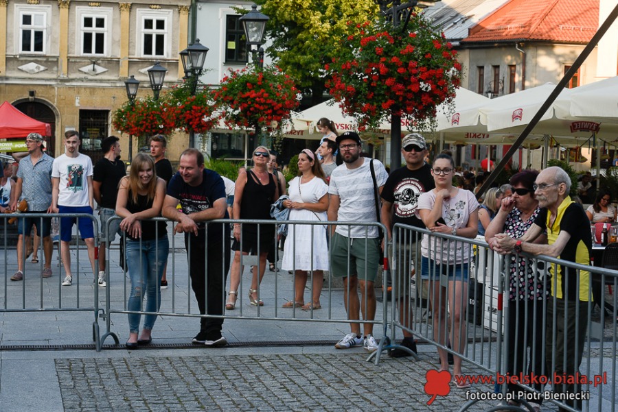 Powrót koncertów na Rynek. Ogródki piwne pełne słuchaczy ZDJĘCIA