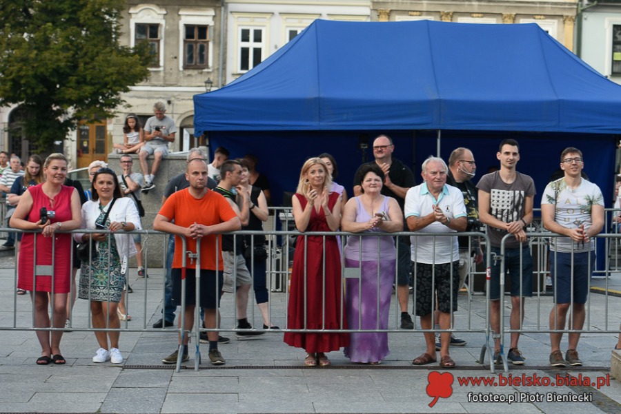Powrót koncertów na Rynek. Ogródki piwne pełne słuchaczy ZDJĘCIA