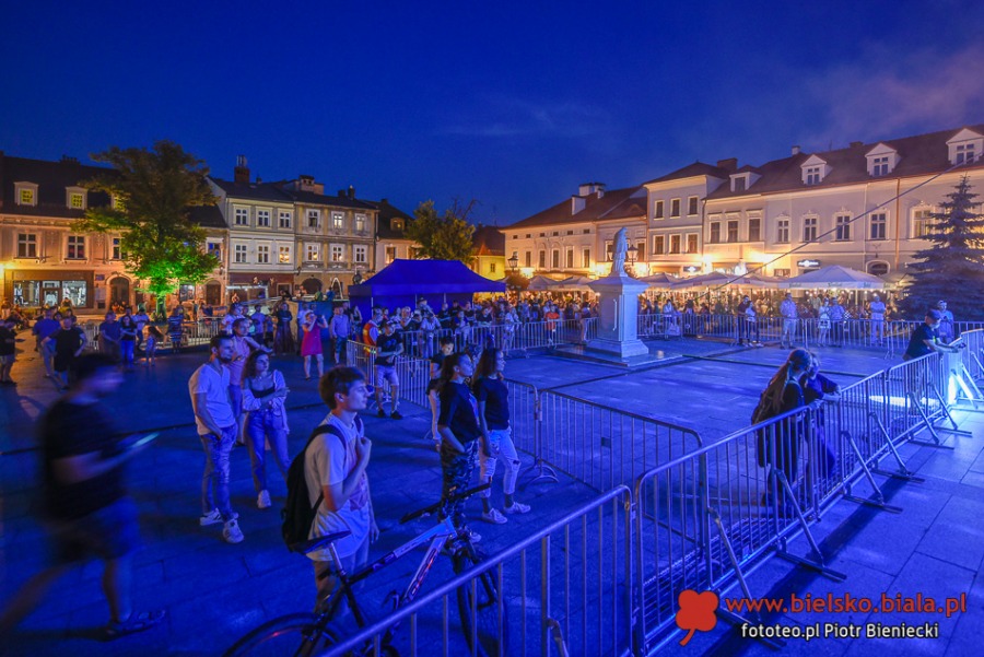 Powrót koncertów na Rynek. Ogródki piwne pełne słuchaczy ZDJĘCIA
