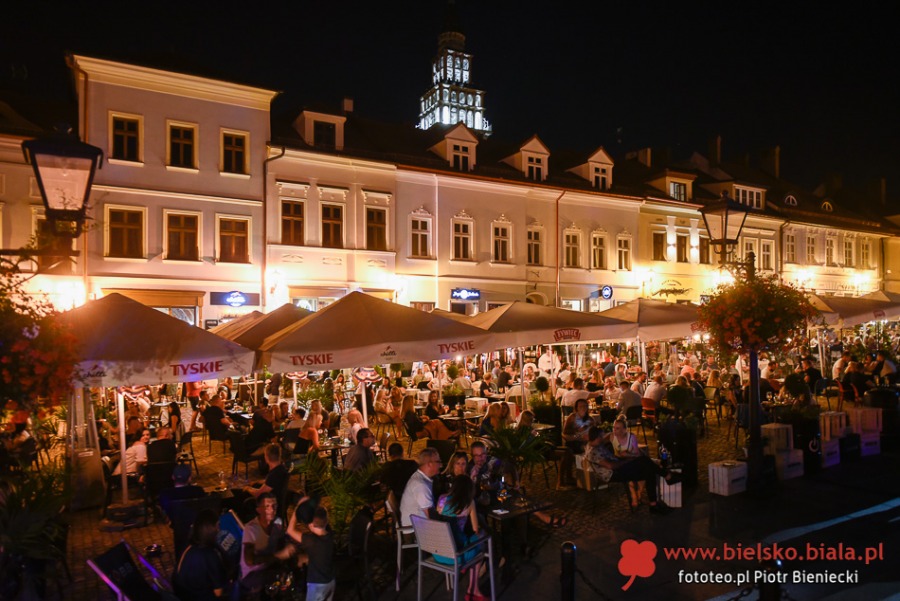 Powrót koncertów na Rynek. Ogródki piwne pełne słuchaczy ZDJĘCIA