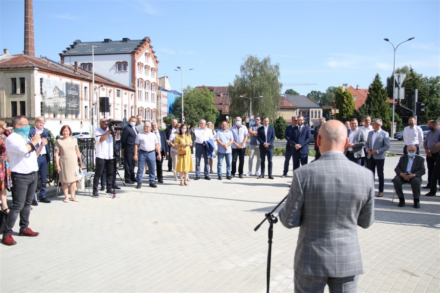 Finał wielkiej inwestycji. Wiceprezydent i wiceminister odsłonili pamiątkowy kamień - foto