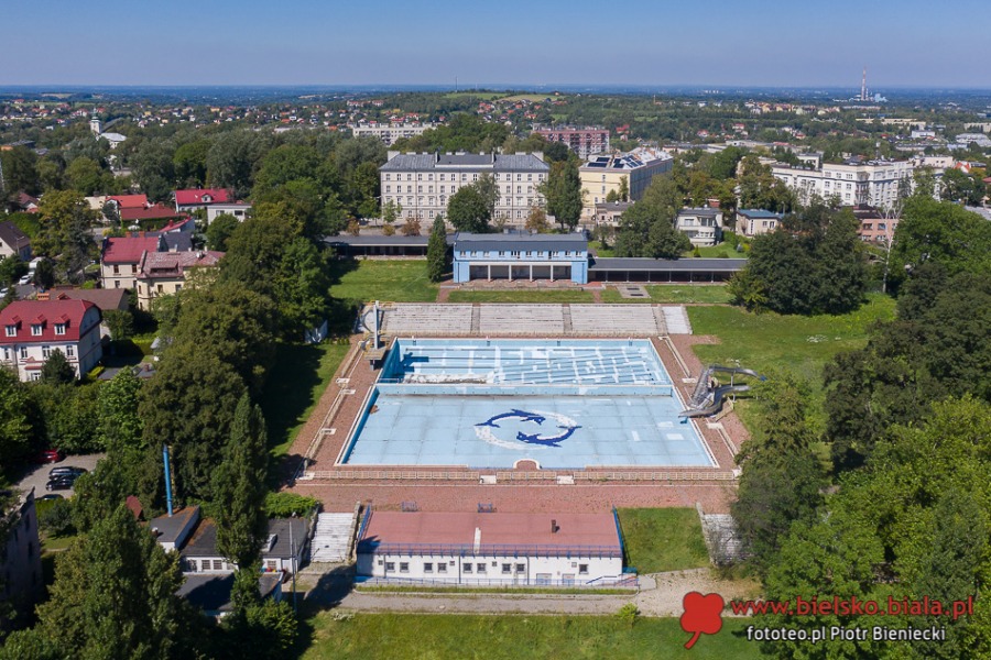 Opustoszała Panorama czeka na ratunek. Pęknięta korona basenu ZDJĘCIA