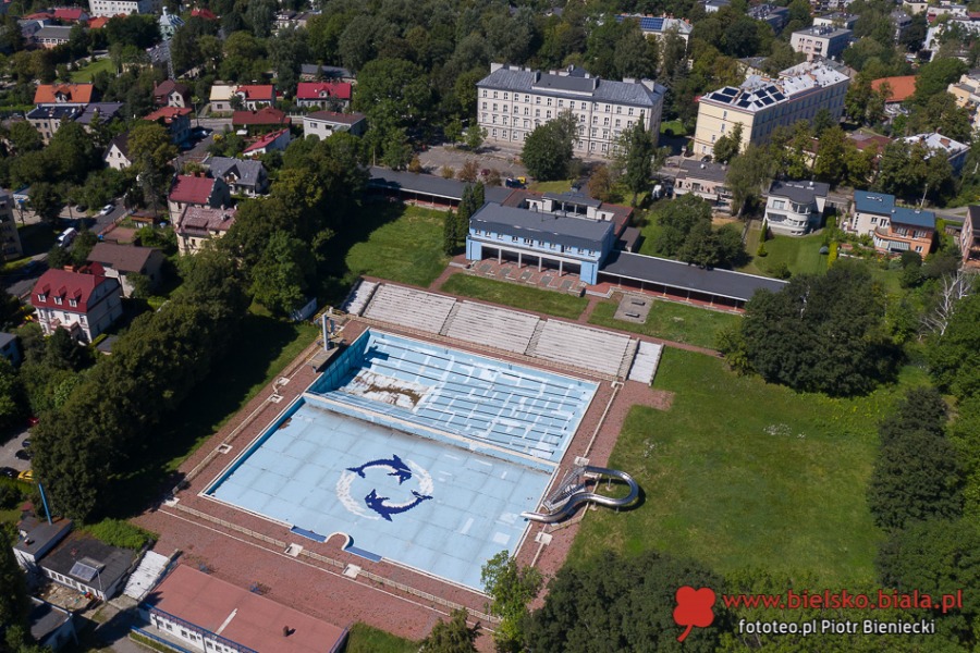 Opustoszała Panorama czeka na ratunek. Pęknięta korona basenu ZDJĘCIA