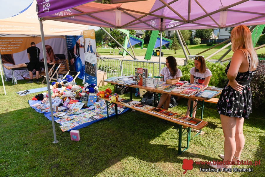 Emocje na basenie w Cygańskim Lesie. Cenne nagrody na licytacjach ZDJĘCIA