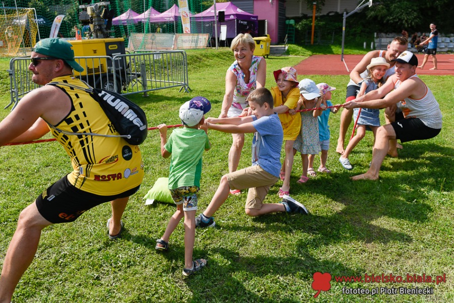 Emocje na basenie w Cygańskim Lesie. Cenne nagrody na licytacjach ZDJĘCIA