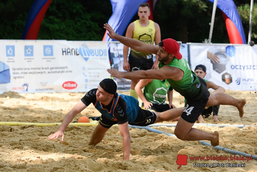 Emocje na basenie w Cygańskim Lesie. Cenne nagrody na licytacjach ZDJĘCIA