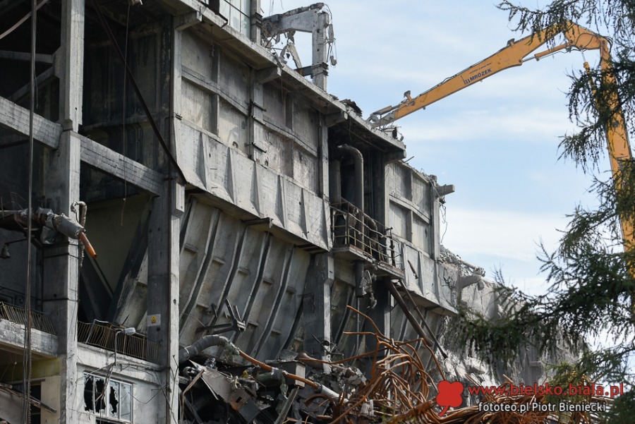 Chłodnia znika z krajobrazu. Kolejne wyburzenia w elektrociepłowni - foto