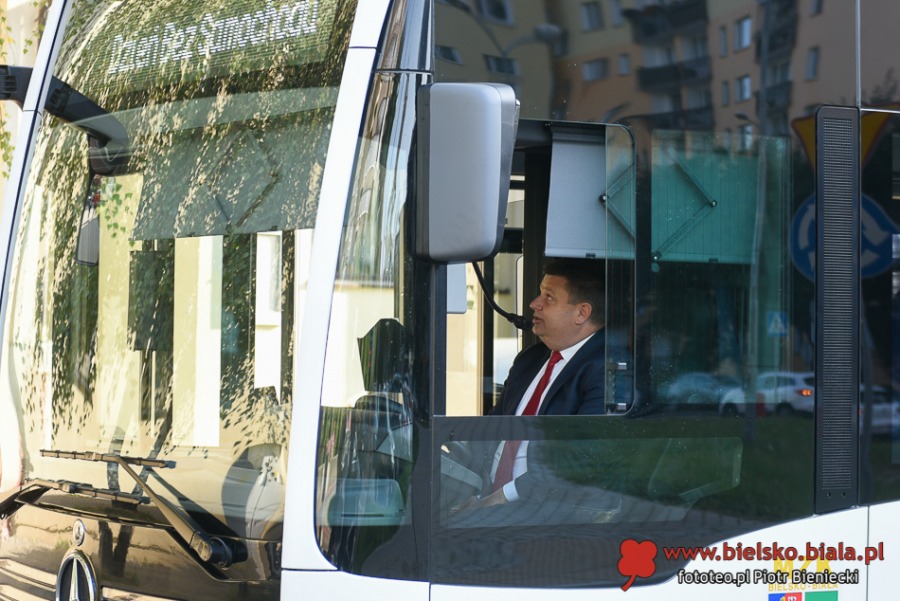 Prezydent jeździ autobusem elektrycznym. Za kierownicą jego zastępca ZDJĘCIA