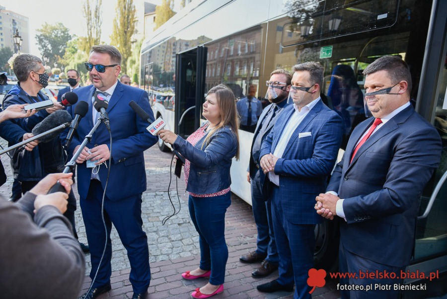 Prezydent jeździ autobusem elektrycznym. Za kierownicą jego zastępca ZDJĘCIA