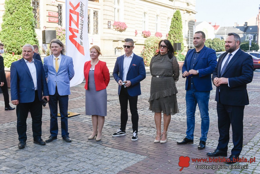 Prezydent jeździ autobusem elektrycznym. Za kierownicą jego zastępca ZDJĘCIA