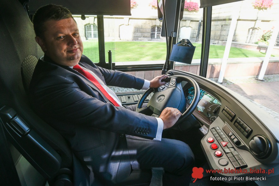 Prezydent jeździ autobusem elektrycznym. Za kierownicą jego zastępca ZDJĘCIA