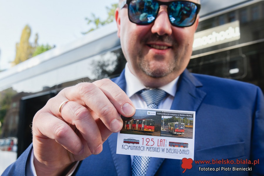 Prezydent jeździ autobusem elektrycznym. Za kierownicą jego zastępca ZDJĘCIA