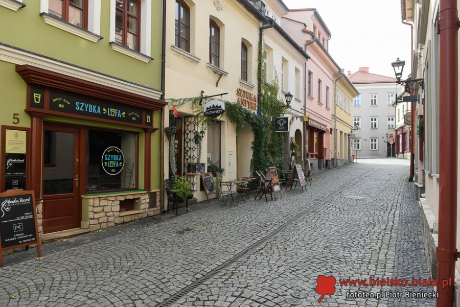Cieszyńska przed wiekami i dziś. Spacer z prezentacją archiwalnych zdjęć ZDJĘCIA