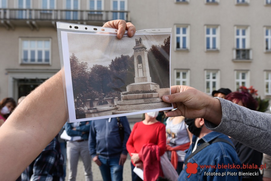 Cieszyńska przed wiekami i dziś. Spacer z prezentacją archiwalnych zdjęć ZDJĘCIA