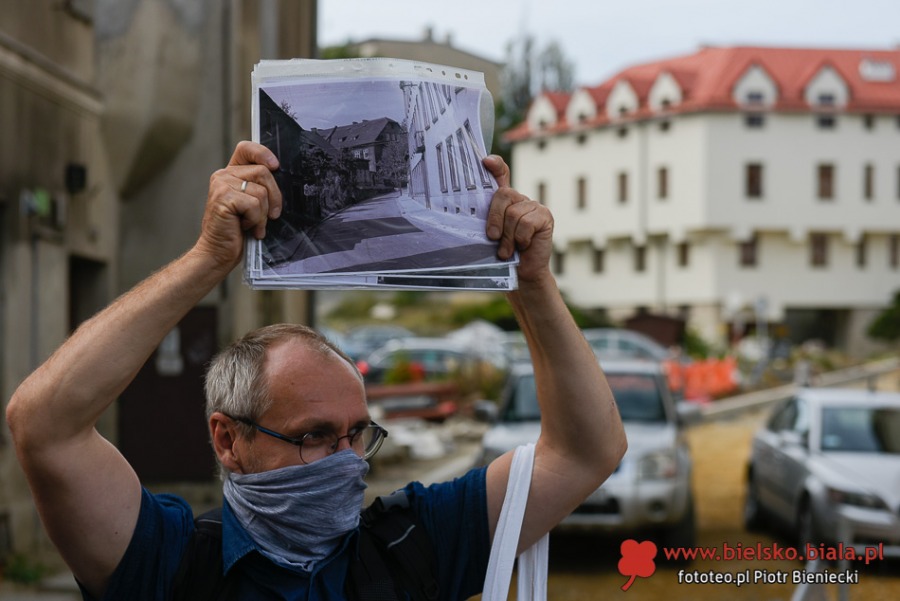 Cieszyńska przed wiekami i dziś. Spacer z prezentacją archiwalnych zdjęć ZDJĘCIA