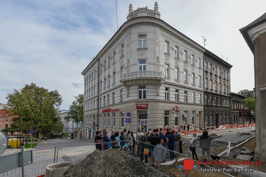 Cieszyńska przed wiekami i dziś. Spacer z prezentacją archiwalnych zdjęć ZDJĘCIA