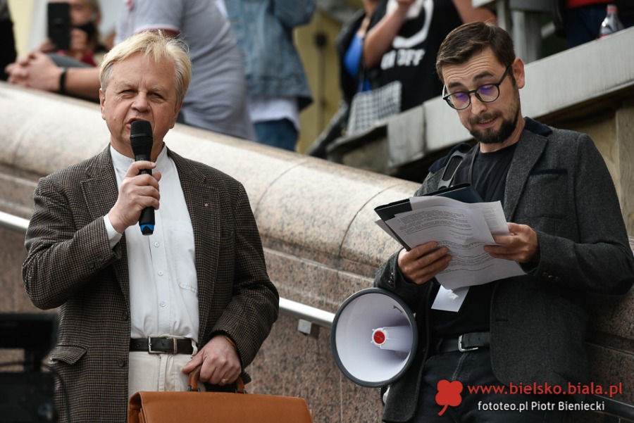 Dość kłamstw! Tłum antymaseczkowców maszeruje przez miasto ZDJĘCIA