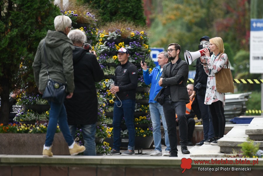 Dość kłamstw! Tłum antymaseczkowców maszeruje przez miasto ZDJĘCIA
