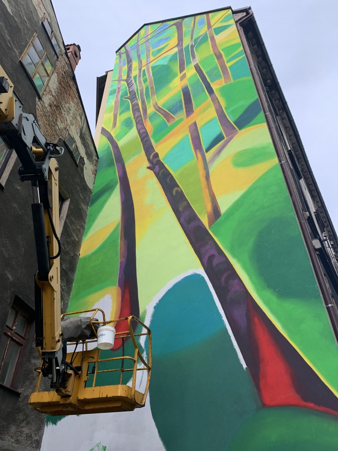 Mural na kamienicy pochłania smog. Specjalna farba działa jak las - foto