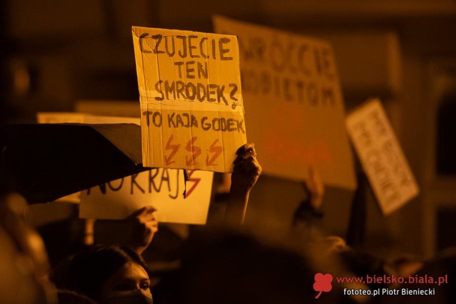 Takich tłumów przed katedrą dawno nie było. Blokada skrzyżowania pod zamkiem - film