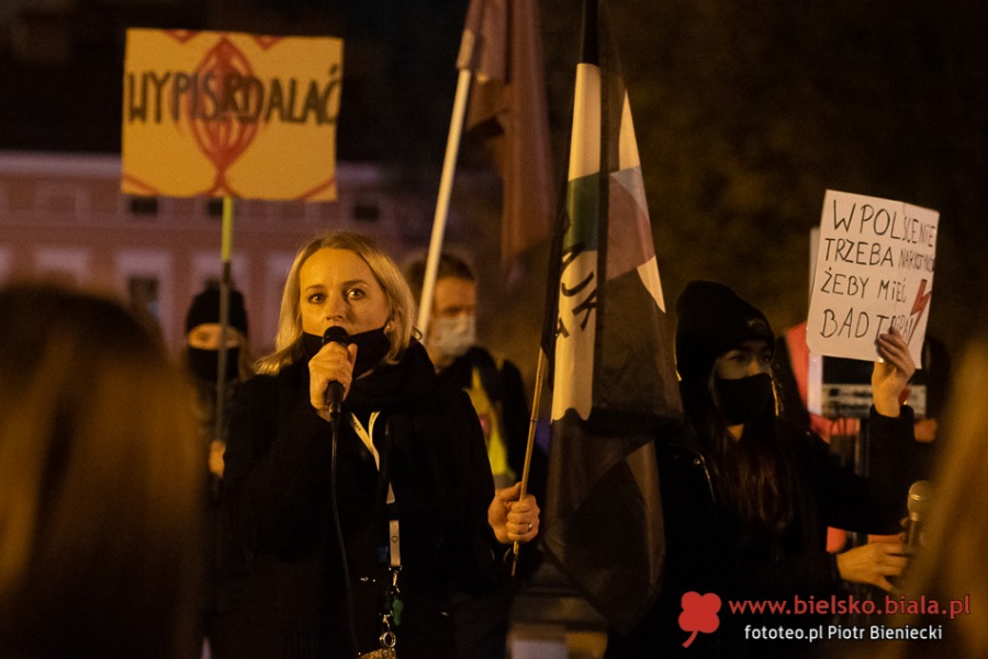 Takich tłumów przed katedrą dawno nie było. Blokada skrzyżowania pod zamkiem - film