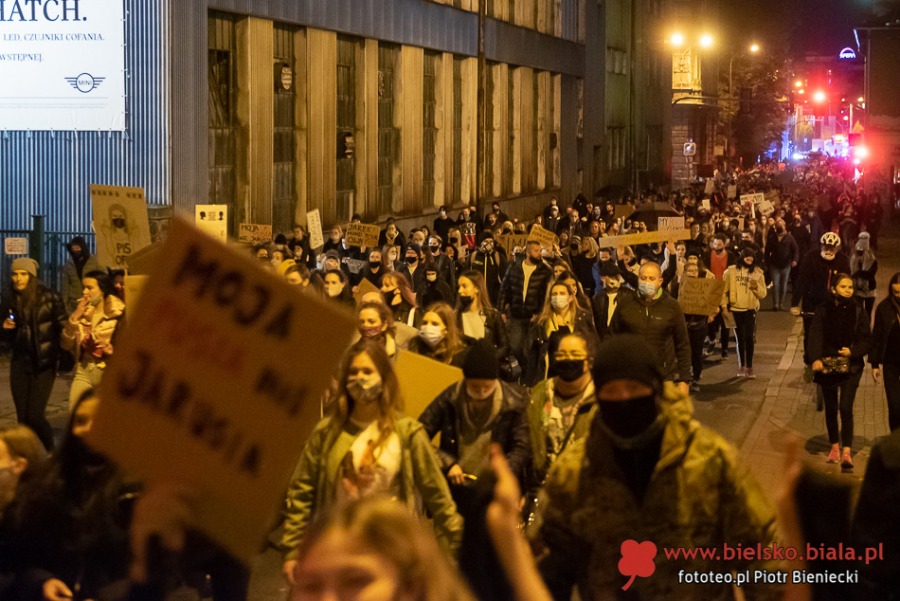 Takich tłumów przed katedrą dawno nie było. Blokada skrzyżowania pod zamkiem - film