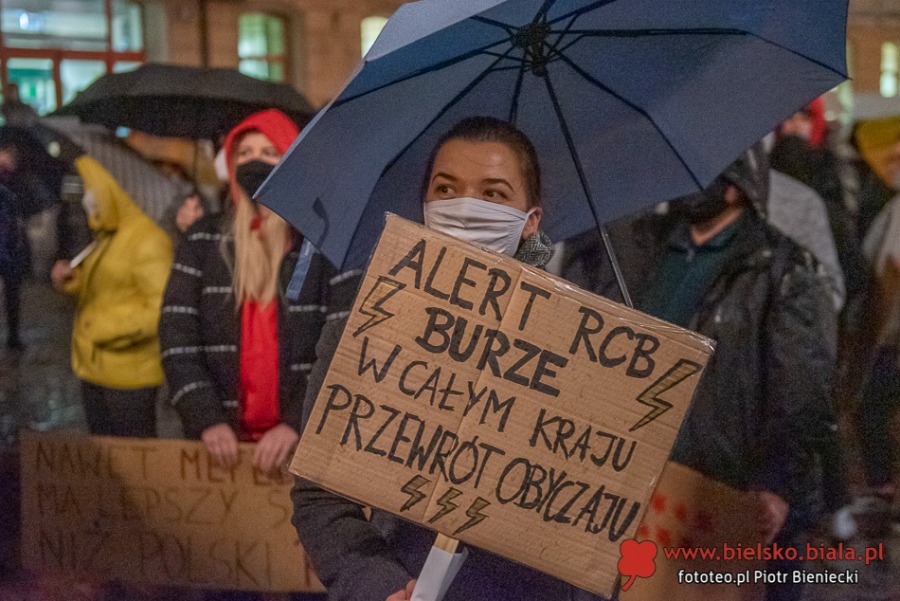 Ósmy dzień protestu w Bielsku-Białej. Ludzie są zdesperowani ZDJĘCIA