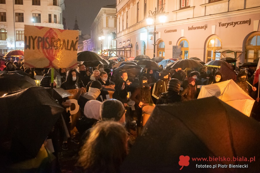 Ósmy dzień protestu w Bielsku-Białej. Ludzie są zdesperowani ZDJĘCIA