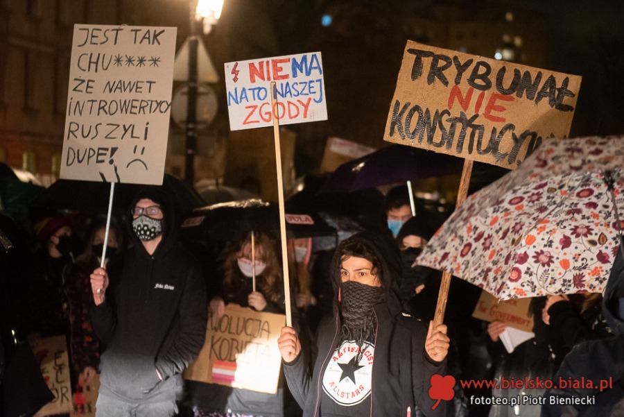 Ósmy dzień protestu w Bielsku-Białej. Ludzie są zdesperowani ZDJĘCIA