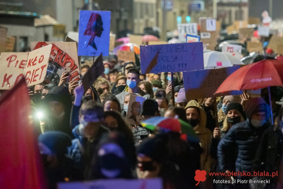 Ósmy dzień protestu w Bielsku-Białej. Ludzie są zdesperowani ZDJĘCIA