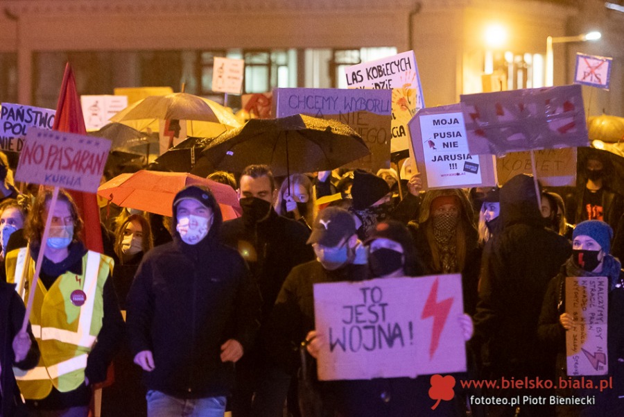 Ósmy dzień protestu w Bielsku-Białej. Ludzie są zdesperowani ZDJĘCIA