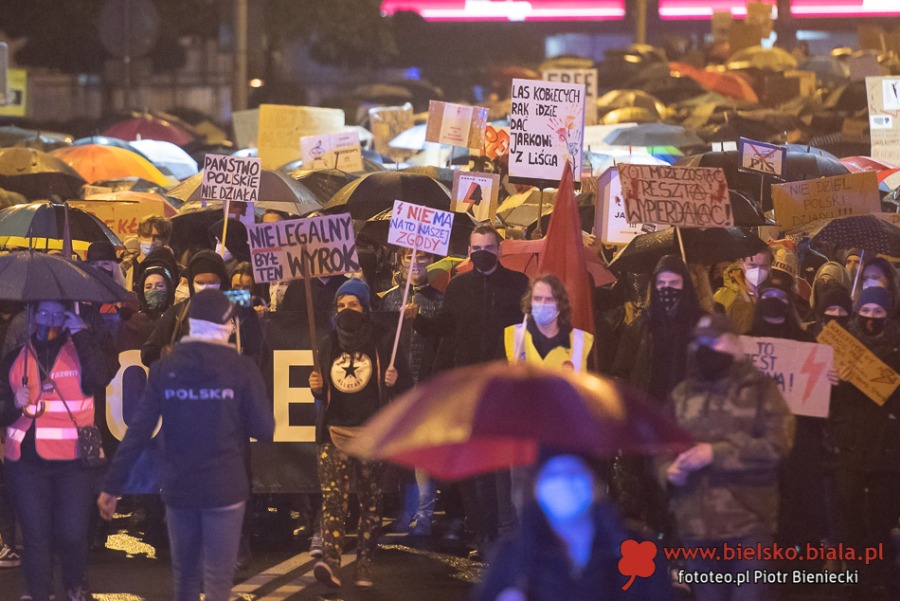 Ósmy dzień protestu w Bielsku-Białej. Ludzie są zdesperowani ZDJĘCIA