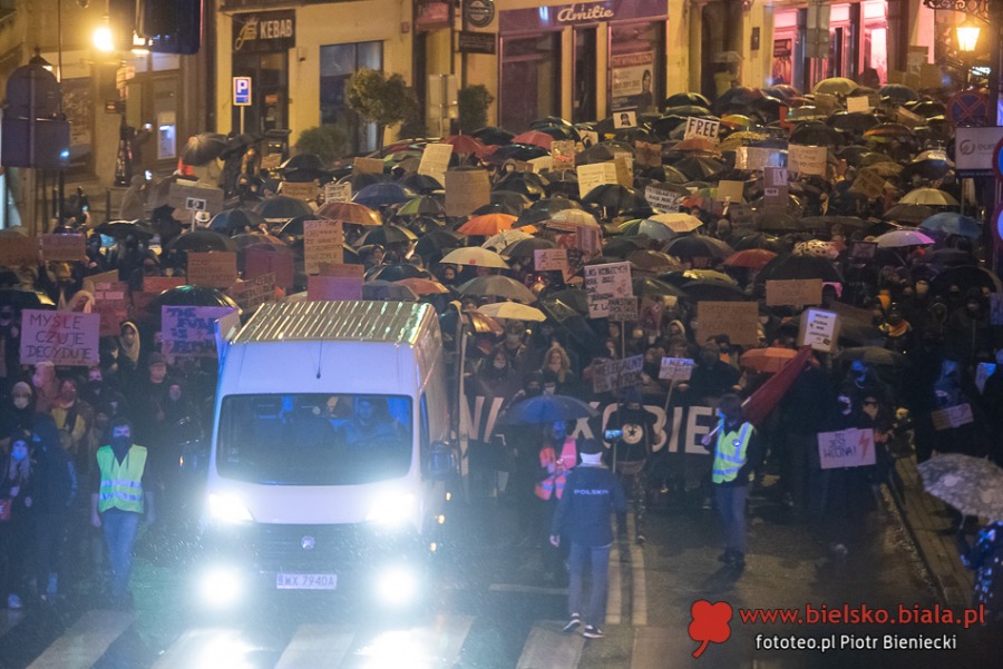 Ósmy dzień protestu w Bielsku-Białej. Ludzie są zdesperowani ZDJĘCIA