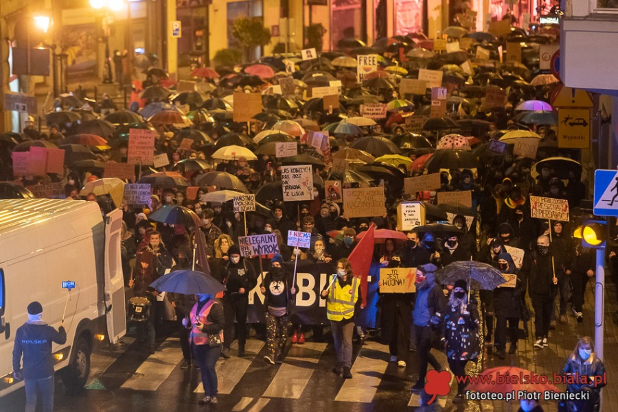 Ósmy dzień protestu w Bielsku-Białej. Ludzie są zdesperowani ZDJĘCIA