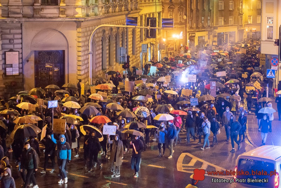 Ósmy dzień protestu w Bielsku-Białej. Ludzie są zdesperowani ZDJĘCIA